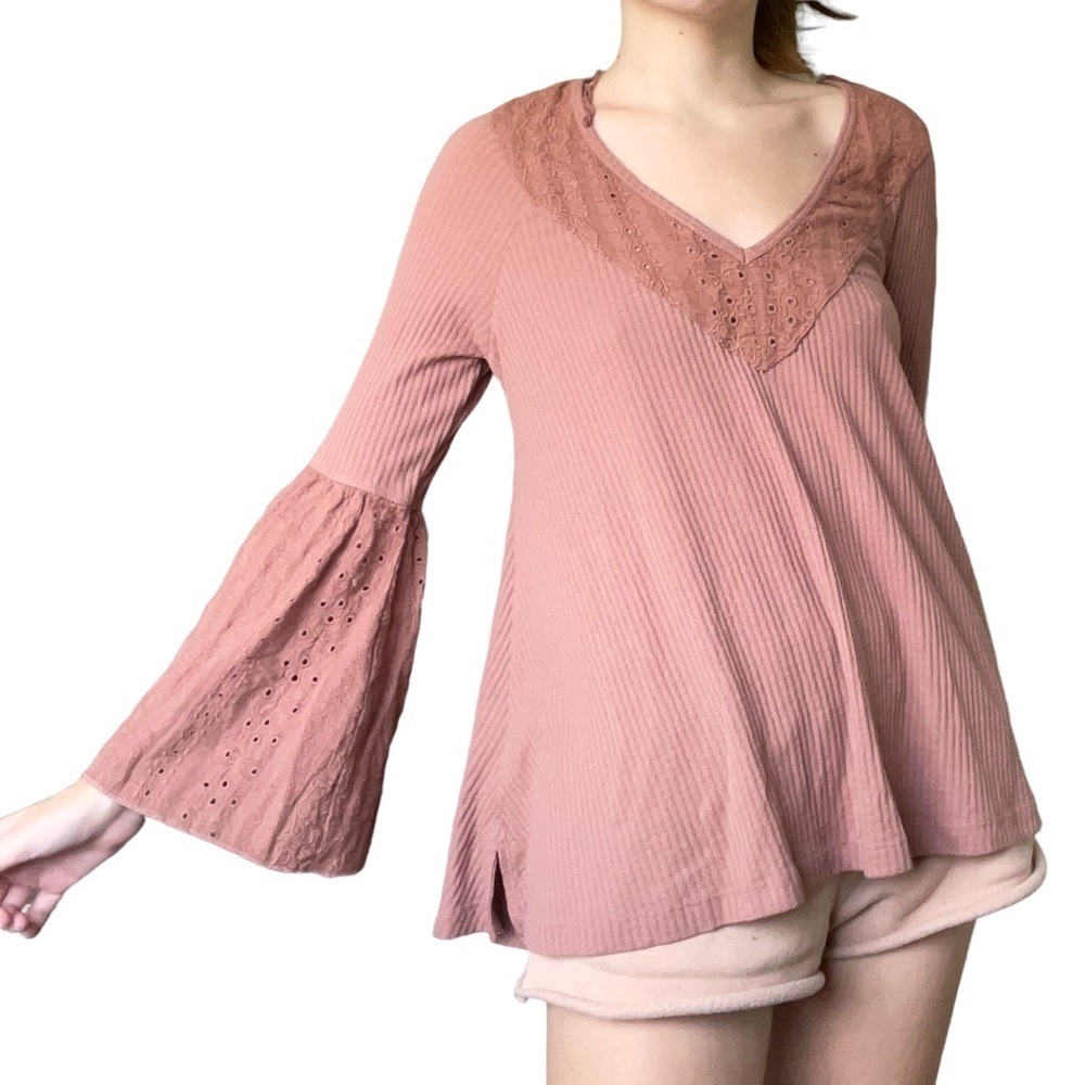 Free People Blush Pink Bohemian Eyelet Lace V Neck Long Tea Towel Sleeve Blouse - Picture 5 of 12